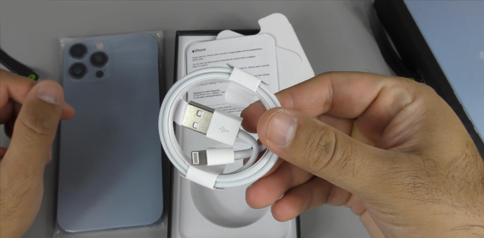iPhone|老外开箱中国制造的山寨iPhone13ProMax：外观逼真，功能相似