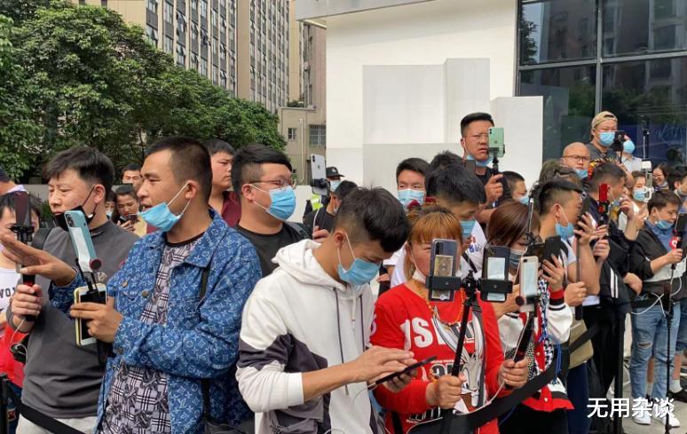 网红“博眼球”,大闹「辛巴」公司,遭暴打5分钟!现遭平台封禁