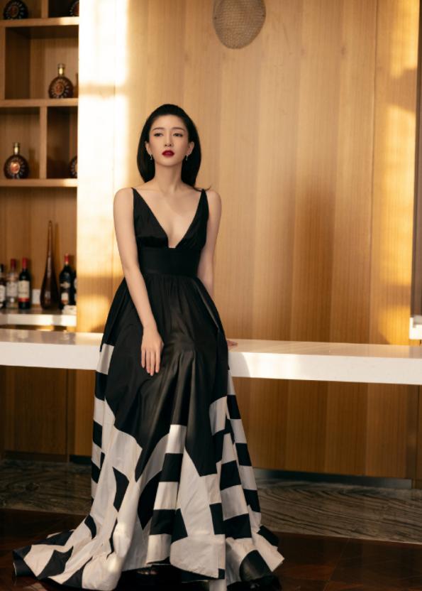 江疏影|江疏影不愧是“腿精”，当她穿上缠绕鞋后，懂了当年胡歌的眼光