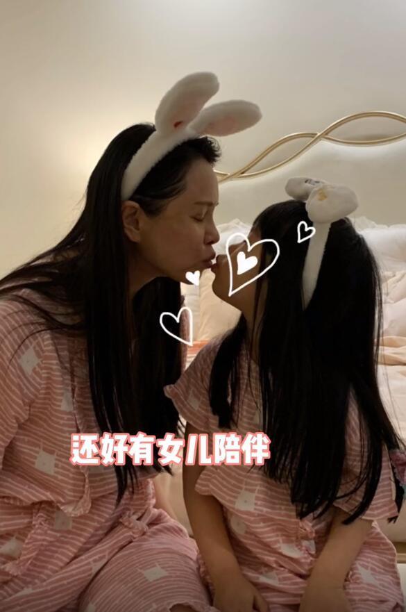 伊能静|伊能静称高龄产女恢复差，严重贫血致掉发，不舍得花15万元生发