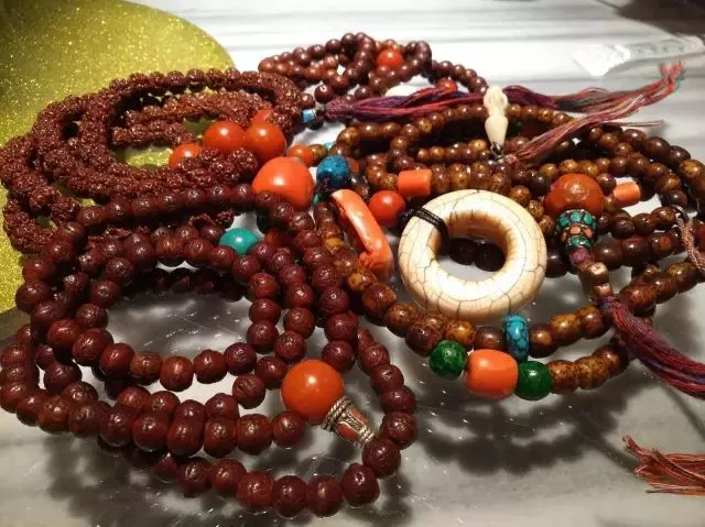 文玩|羡慕！入坑8年，如今他手上的串都已经开片了...咱们文玩人的追求啊！