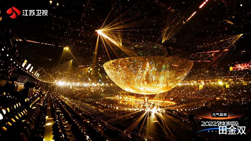 江苏卫视|江苏卫视跨年晚会有新意 怀旧风和科技感都很硬