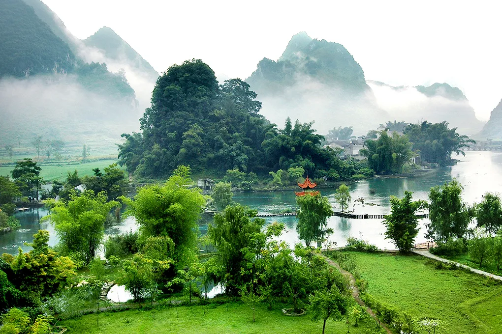 新广西 据说这是国内最美的景观公路之一,沿着它走,可以到达“秘境桃花源”
