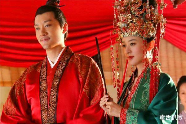 赵丽颖|赵丽颖离婚后首次现身！身材纤细大长腿吸睛，手拿养生锤气场十足