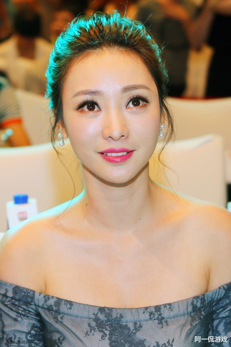 柳岩|41岁柳岩为何仍是未婚？看她做深蹲，你还敢追她吗？