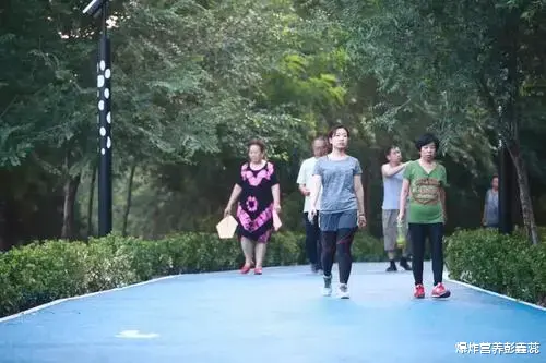 爆炸营养彭鑫蕊 50岁左右更年期的女性，想要少生病，务必养成这4种好习惯
