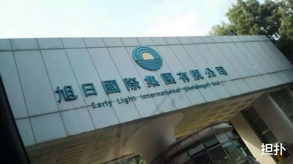 刘銮雄|37亿多买下一块地皮，还有一间铺子年收租1亿多，他才是隐形富豪