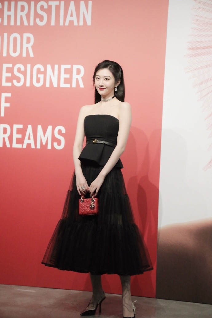 赵丽颖|Dior红毯女星云集：赵丽颖罕见穿豹纹，景甜穿抹胸裙蛮腰抢镜