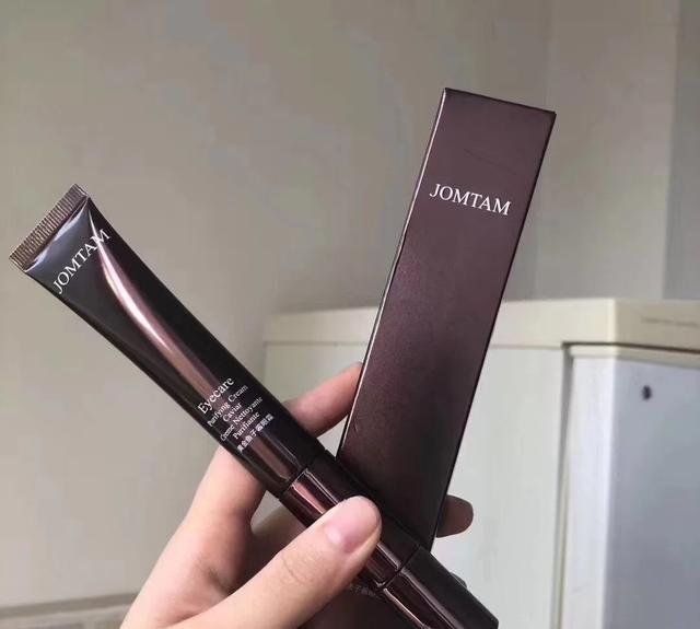 红豆 被屈臣氏“导购”埋没的眼霜,因提成低很少推,用后眼纹逐渐消失