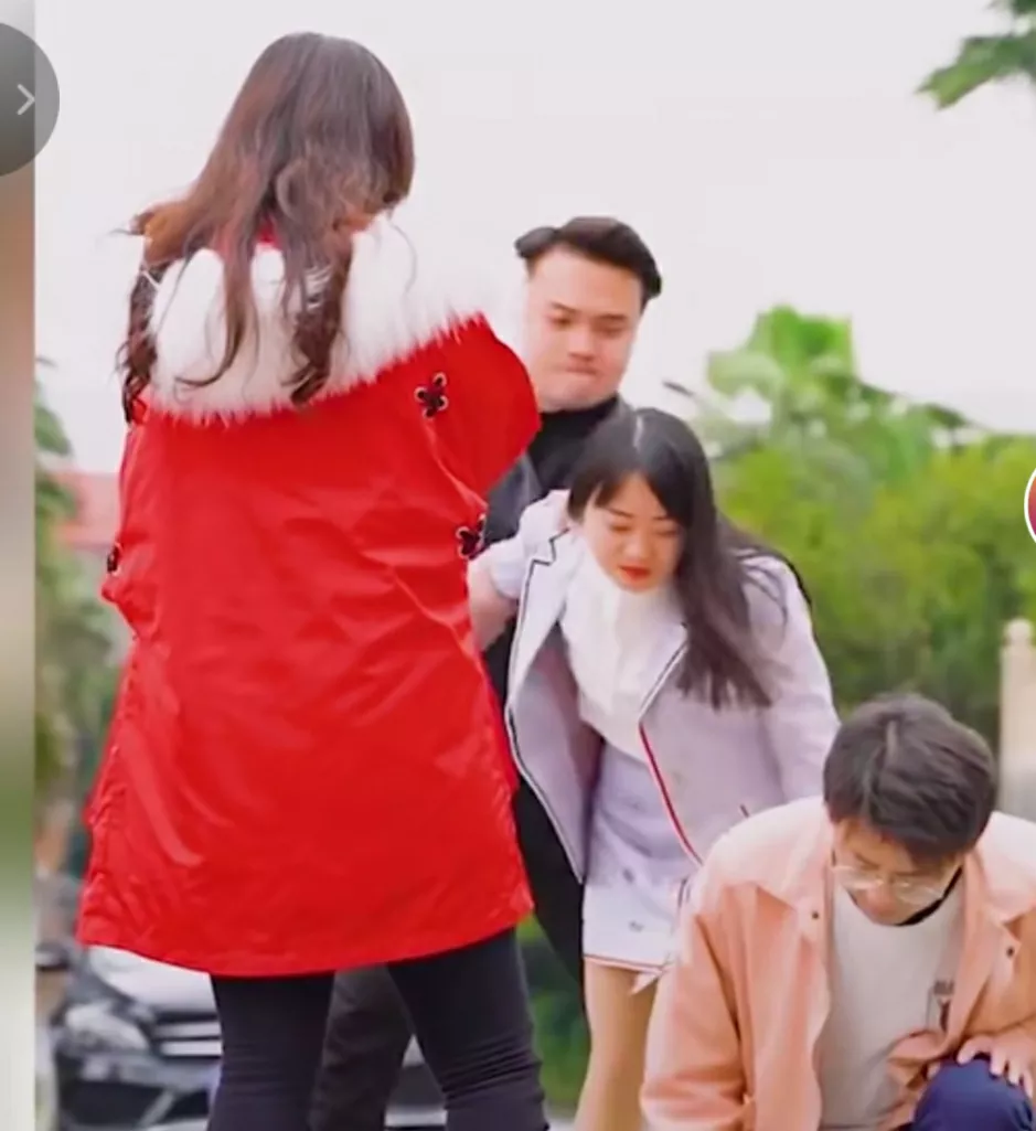 吴嘉情吧|董事长假装落魄，被同学讥笑，接下来却让所有人脸红了