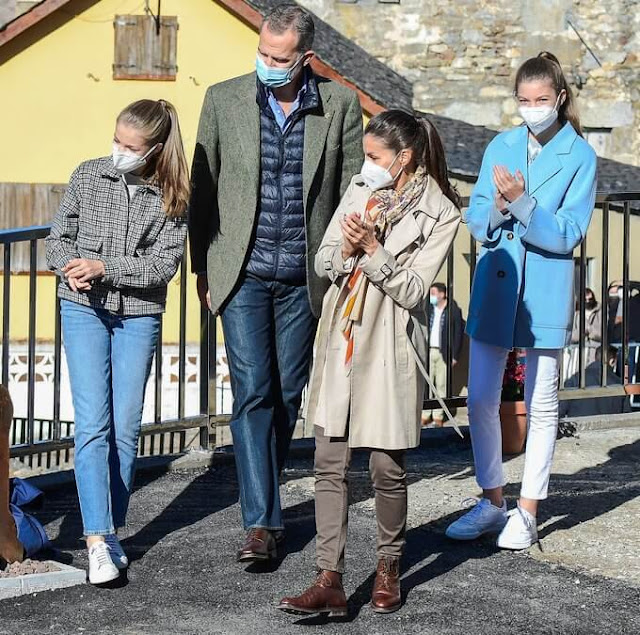 全球时尚风行 西班牙莱后母女三人首穿秋冬装!二公主蓝大衣太美,大公主显老气