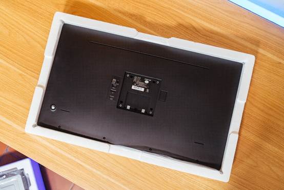 ERP|新生代type-c显示器CF272HC，能文能武值得拥有