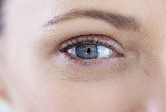 薇娅直播懒人伞一小时卖10万单，39℃出门不怕晒，网友：不用涂防晒了