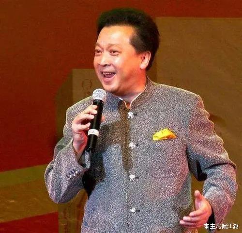 岳云鹏|28岁娶初恋，携手37年，前线慰问险被炸死，65岁的郁钧剑怎样了