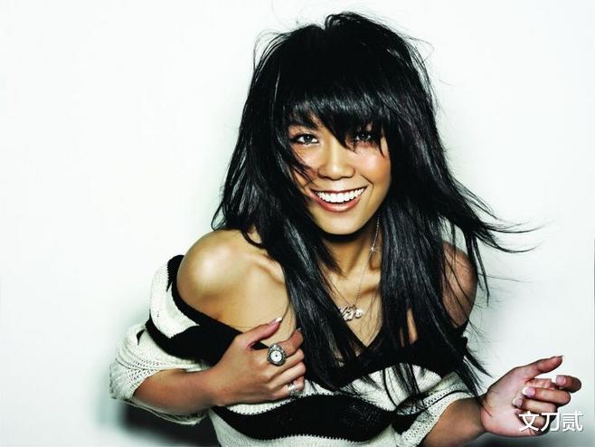 庞龙|庞龙当老师，王蓉被曝精神问题，一首歌赚2.4亿，神曲歌手怎样了