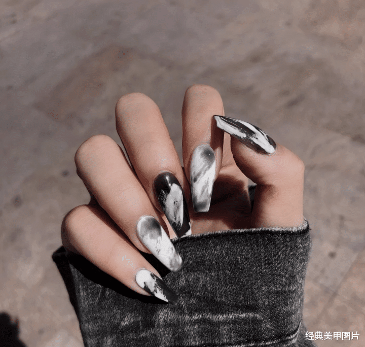 张新成|让人一眼就爱上的甜酷风美甲，快来看看吧！