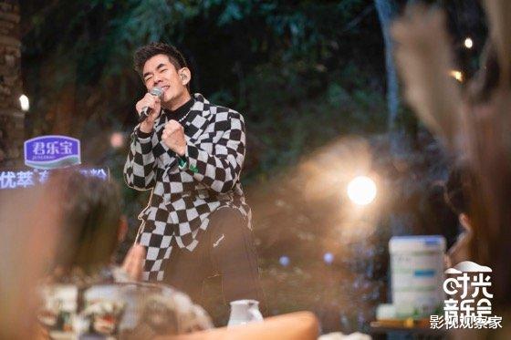 章子怡|收视再夺冠！众歌手惊喜改编凤凰传奇金曲，纯粹音乐体验触动人心