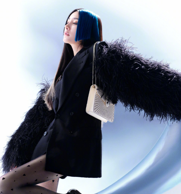 杨洋|杨幂蓝色挑染公主切太帅了吧，酷飒又有型，镜头表现力超强