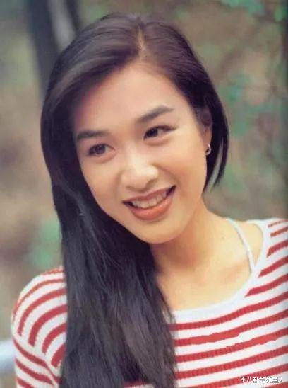 |妈妈美女儿丑，10对明星母女颜值差距大，全因爸爸基因拖后腿