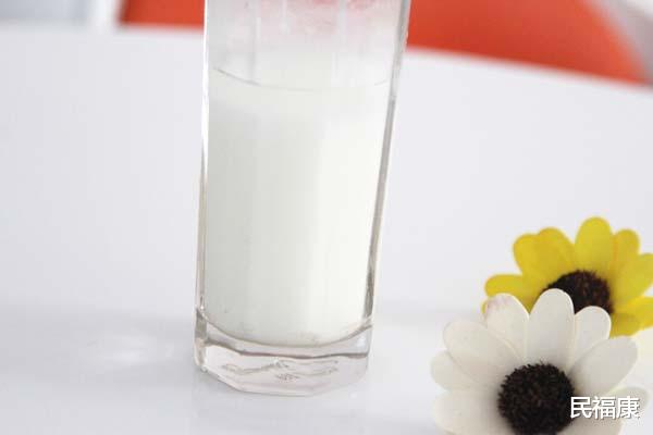 牛奶|到底要不要喝牛奶？喝牛奶的人，比起不喝的人，有何区别？