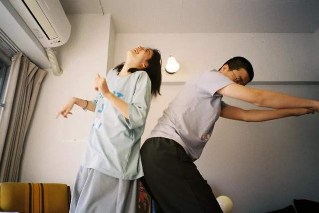 赵丽颖|李诞夫妇合体游莫高窟，力破婚变绯闻，黑尾酱一脸憔悴遭粉丝抢镜