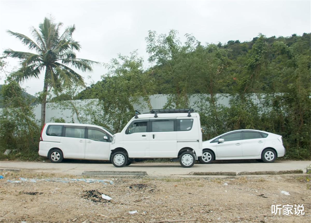 香港29岁“斜杠青年”，有家不回却住进3㎡的面包车上，转眼已2年