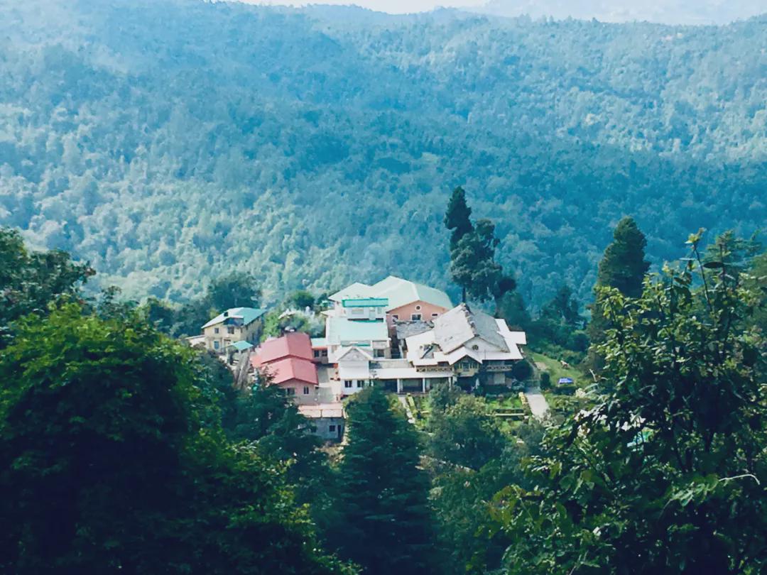 丑故事|闻中 | 漫游喜马拉雅群山,寻访传说中的隐修之地