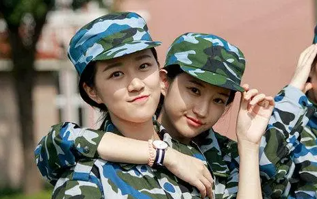 糯妈育儿经|大一新生军训，3类女生容易被教官盯上，军训期间可能会吃苦头