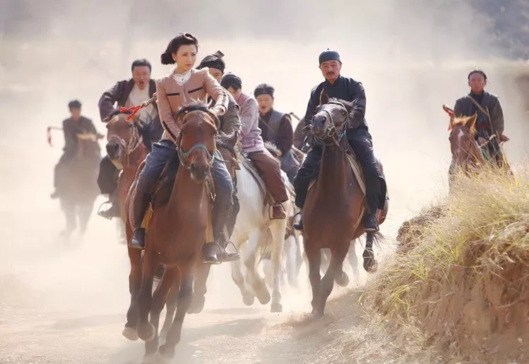 毛晓彤|一把烂牌打成王炸，33岁的毛晓彤：我其实很刚