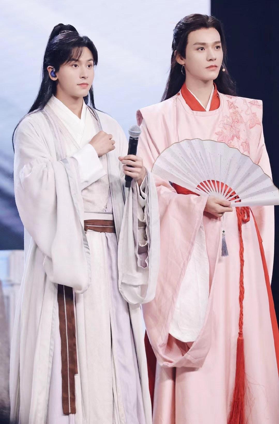 张哲瀚|知情人爆料张哲瀚为和龚俊炒CP，借同款首饰拍照，弄坏了却不赔偿