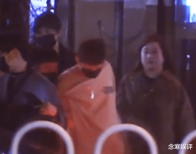 林志玲|鹿晗生图照被曝光，与超模刘雯同框看秀，短发配黑皮衣尽显硬汉范