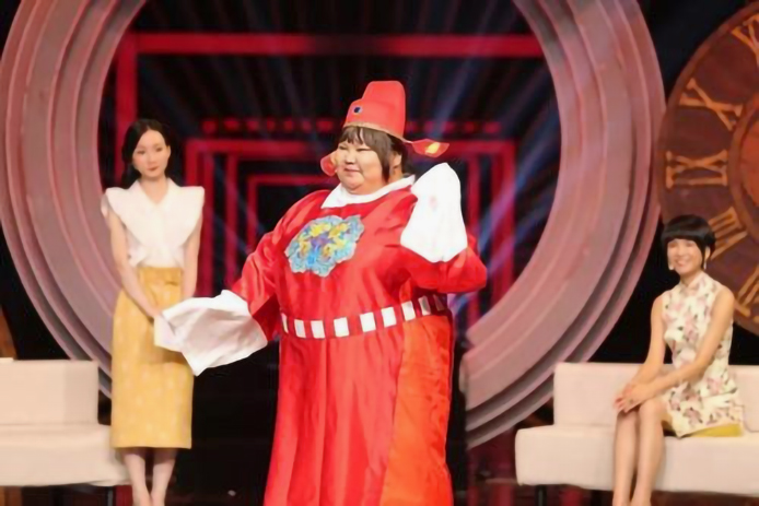 校花 “太爱她，担心被抢走”，昔日校花被丈夫养到300斤，睡塌3张床