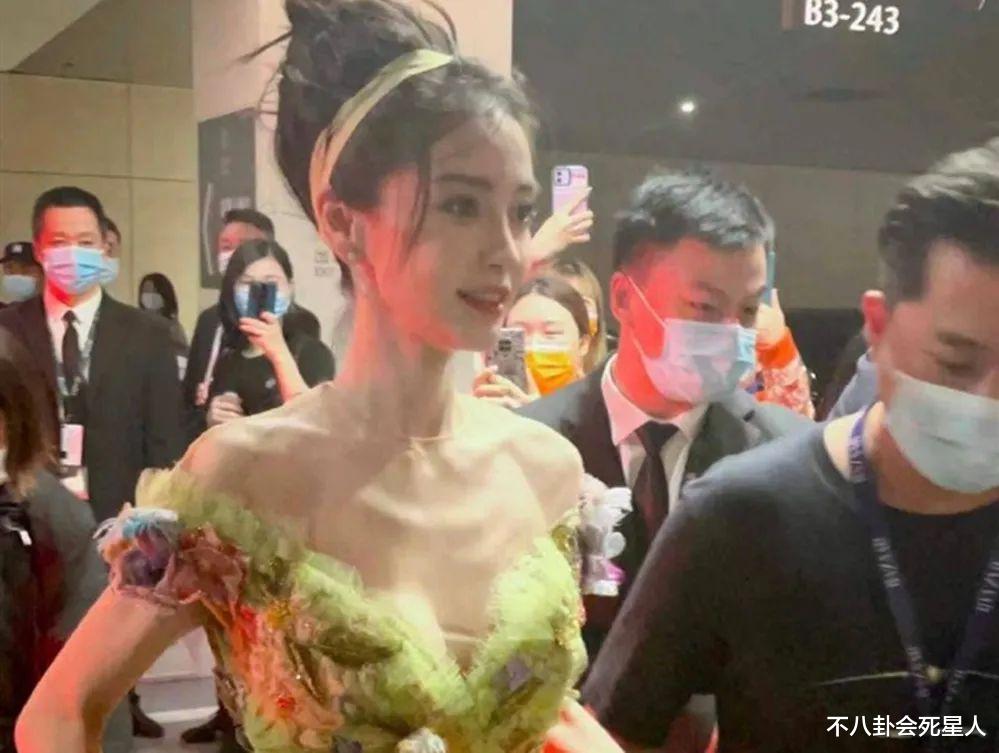 金晨|“排骨胸”，头大身小，凸嘴，10位瘦过头的女星，各有各的无奈