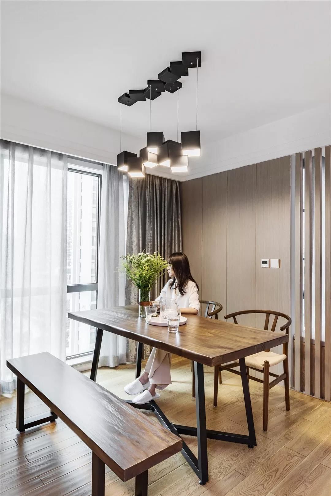 |150平方米的三居室，浪漫柔和的设计，满足业主对新家的幻想