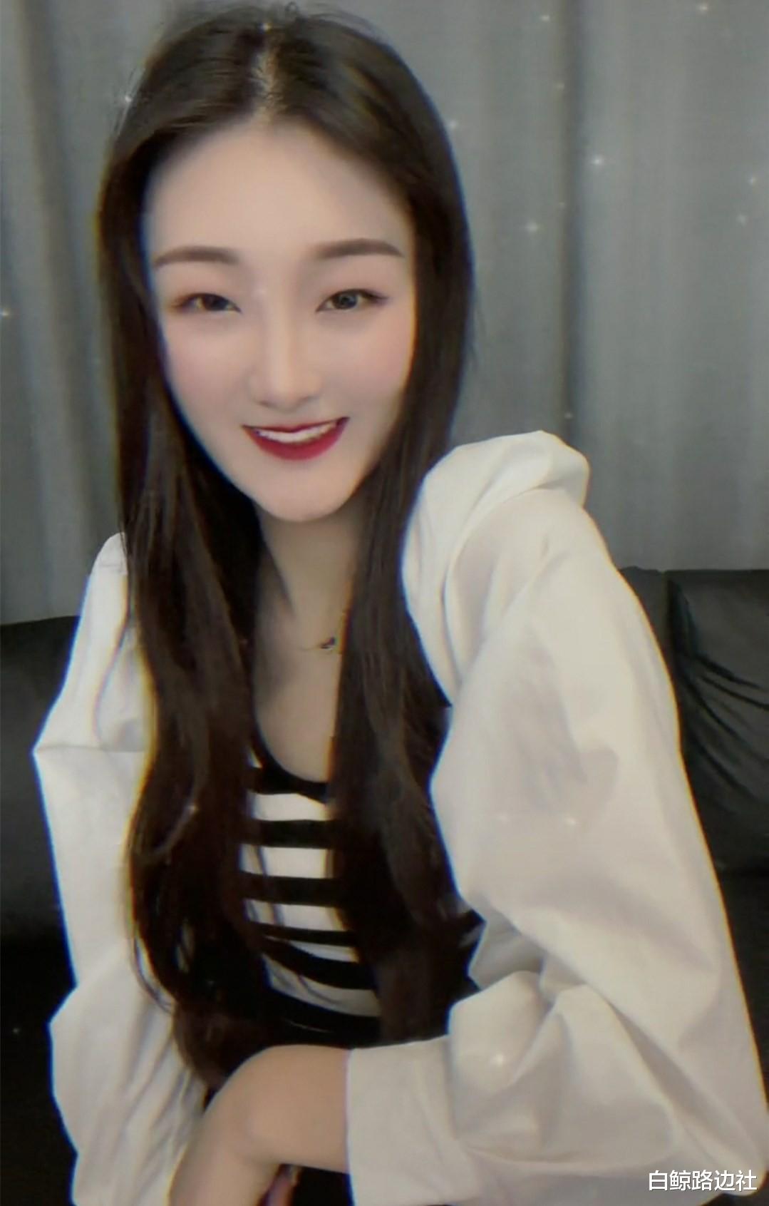 朱之文|大衣哥儿媳晒自拍视频!戴钻石项链显贵气,网友提其老公被禁言?