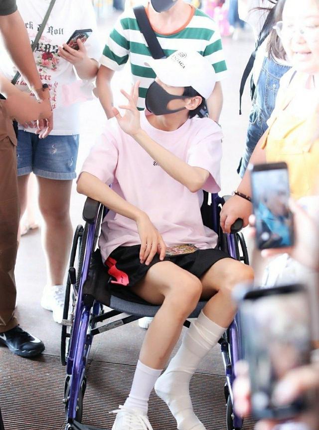 罗云熙|罗云熙拍摄新剧的状态让人心疼，和两年前的情况一样，望赶紧恢复