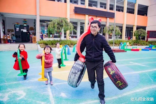 幼儿园全攻略|男老师在幼儿园很吃香？现实家长质疑同事排挤，不如转行其他工作