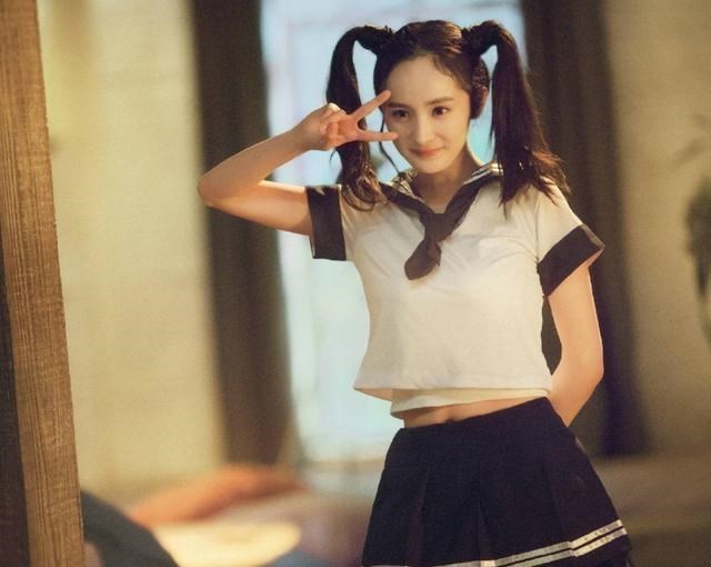 连衣裙|大饱眼福!杨颖双马尾麻花辫造型过于惊艳,粉丝:千呼万唤始出来