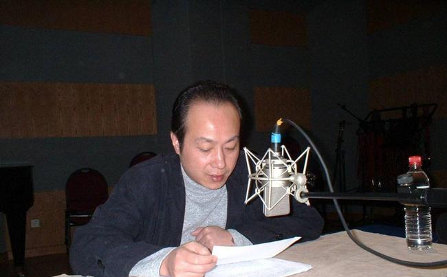 罗京|罗京：48岁去世，葬礼现场李瑞英表情痛苦，妻子改嫁儿子留学美国