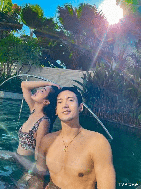 阿Sa|大饱眼福！阿Sa和关智斌晒泳池照，型男美女，两人已同游半个地球