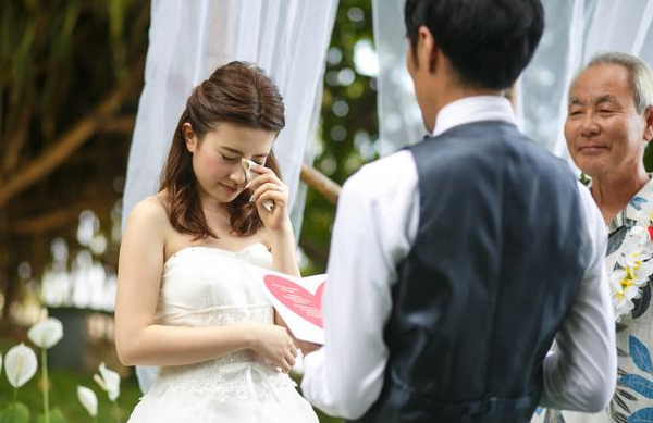 我是猴三|小叔子每次回家,都会悄悄给嫂子塞钱,只为报答她的养育之恩