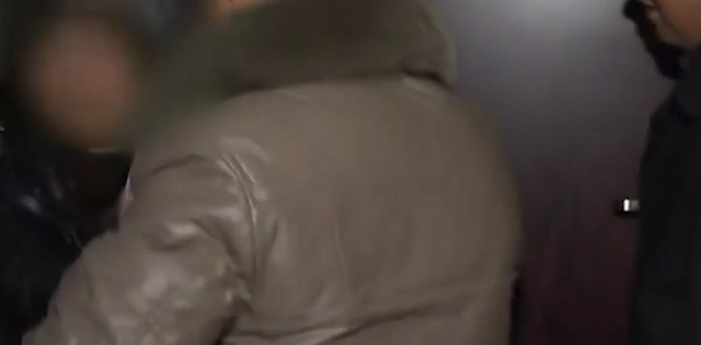 浙江省 跟妻子离婚后，男子每天10个鲍鱼3瓶五粮液，一个月消费30多万