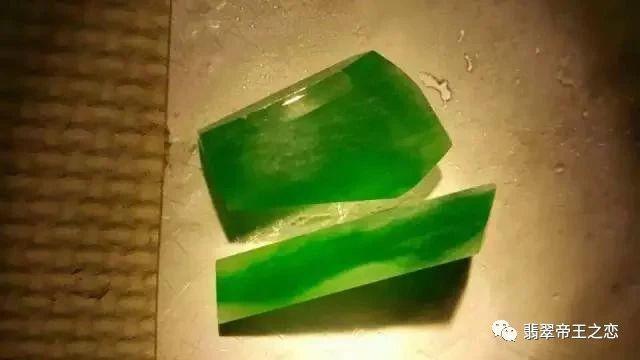 紫檀|翡翠赌石的第一刀应该怎么切？这里面就有大学问。