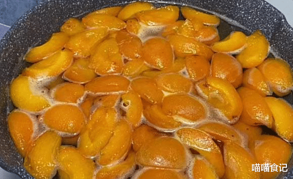 银耳|夏季别总喝冰水，将这果去核熬几罐，放冰箱冷藏，清凉酸甜又解暑