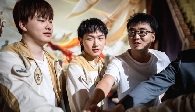 小翔很忙|QGhappy夺冠却让整个KPL陪着尴尬，有了瑕疵的冠军，如何能服众？