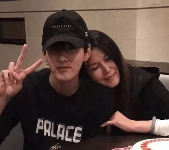 吴亦凡|网曝吴亦凡已婚有2岁女儿，是吴妈挑选的清华才女，吴妈也有故事