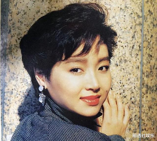 恬妞|香港著名女星恬妞经历两段失败婚姻，女儿打扮男性化，为护母成同性恋
