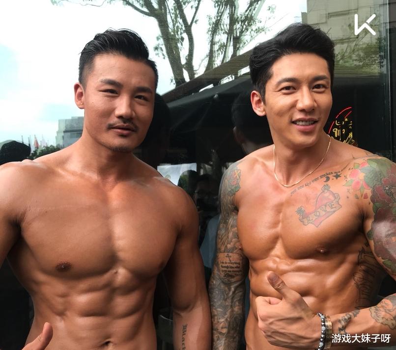 主播户外搭讪女生被拒绝,双方发生口角,全程拍摄太不尊重人