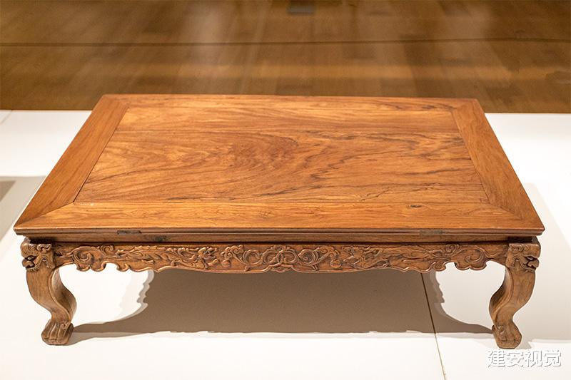 明式家具|北京一家高等学府收藏了40多件明式家具珍品，黄花梨有束腰马蹄足长方杌凳，这名字有点怪