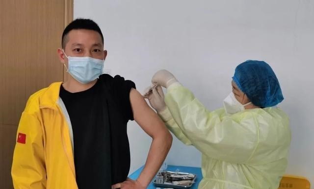 童书小窝|为什么会有人愿意相信“不打疫苗的人会被限制出行”这样的谣言